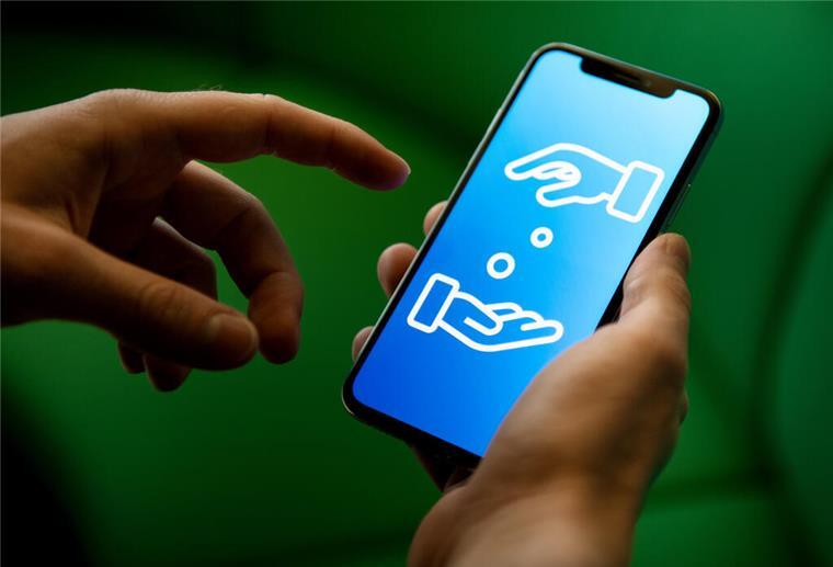 Alltags-Drama: Was tun, wenn Handy oder Geldbeutel fehlen? Handy Transaktion Geld
