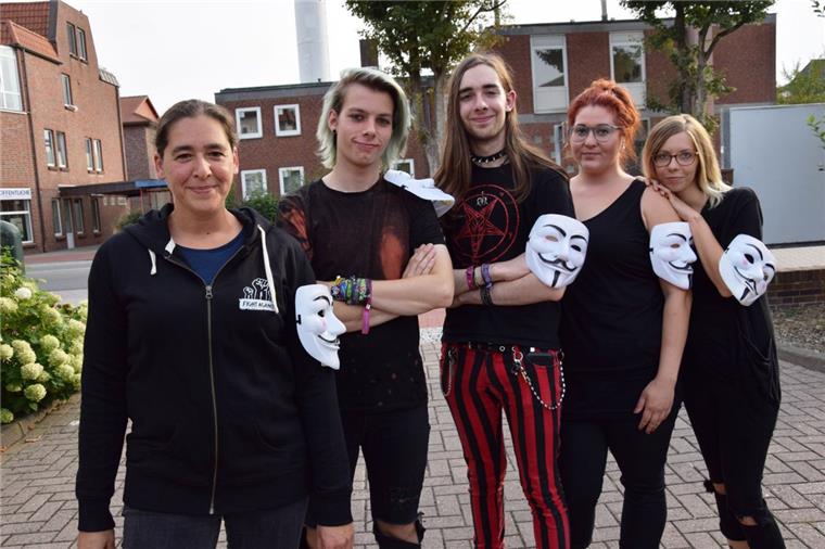 Sie alle gehören der neuen Ortsgruppe an, die sich für eine vegane Lebensweise, also ein Leben ohne tierische Produkte, einsetzt (von links): Linda Grüneisen, Till Kara, Lars Grüneisen, Steffanie Rohde und Tini Schrewe.