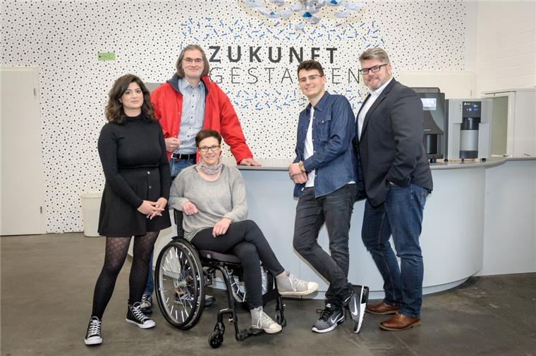 Sie freuen sich auf die Begegnung mit Kanzlerin Angela Merkel (von links): Sandra Sabouneh, Bert Umland, Birgit Wolters, Marko Miholic und Claas Schott. Foto: Masorat