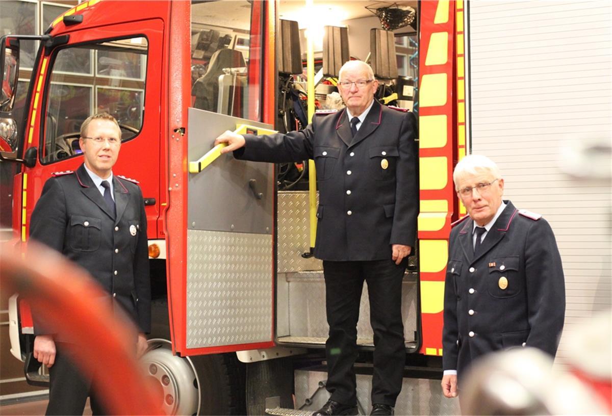 Tarmstedt: Diese Männer gehen für andere ins Feuer Sie gehen für andere ins Feuer: (von links) Christian Dohrmann (42), Herbert Gerken (72), Peter Blome (69).