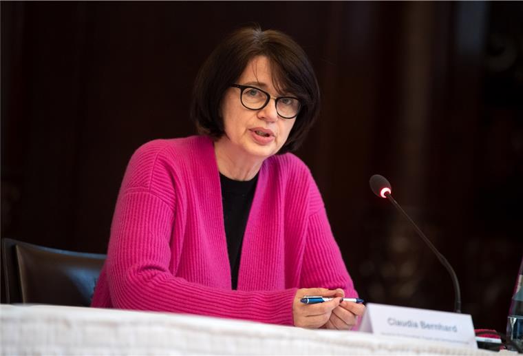 Neue Corona-Regeln in Bremen gelten ab Montag Sie hat heute die neunzehnte Verordnung zum Schutz der Neuinfektionen mit dem Coronavirus SARS-CoV-2 erlassen: Bremens Gesundheitssenatorin Claudia Bernhard.