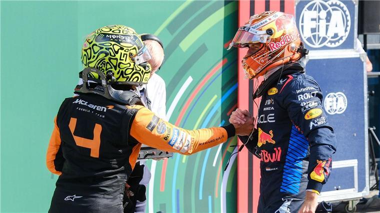 Sie prägen den WM-Kampf: Lando Norris (l) und Max Verstappen.