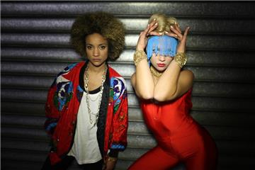 Sie rocken am Freitag das Deichbrand-Festival: Alice Martin (links) und Maike Mohr vom Hamburger Dancehall-Duo Chefboss. 