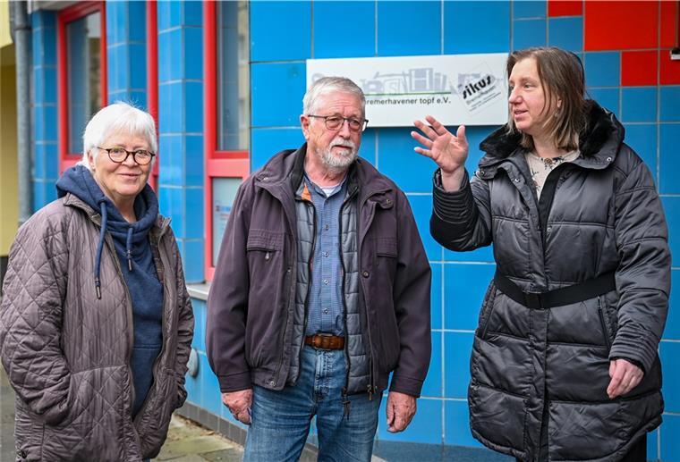 Drei Männer einer Selbsthilfegruppe für Alzheimer-Erkrankte,