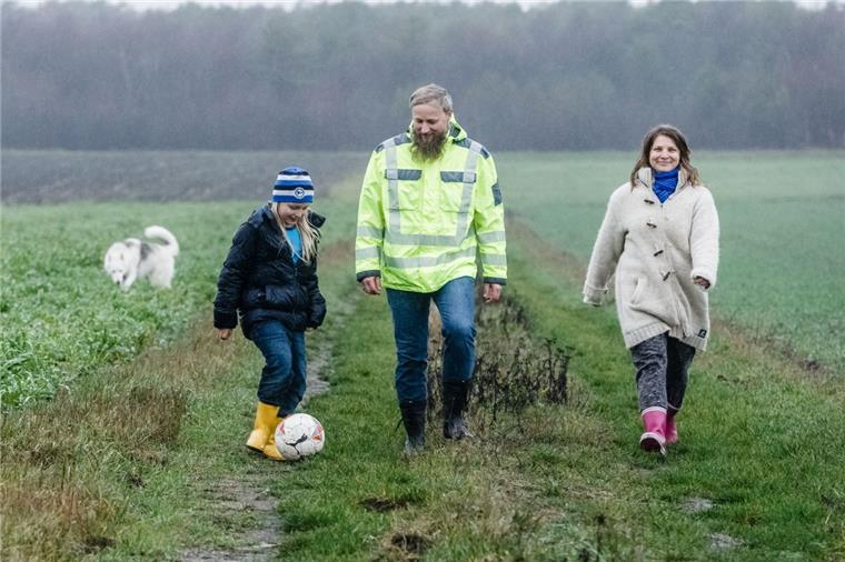 Sie sind gerne in der Natur unterwegs: Edyta Stateczny-Kade, Ehemann Alexander Stateczny und Sohn Aaron.