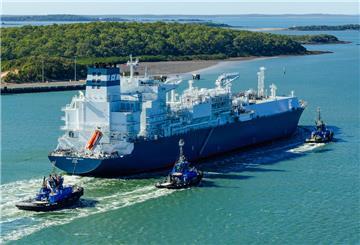 Sie soll schon Ende 2022 in Wilhelmshaven Flüssiggas von LNG-Tankern für Deutschland anlanden: die "Hoegh Esperanza" - hier vor Queensland in Australien fotografiert.
