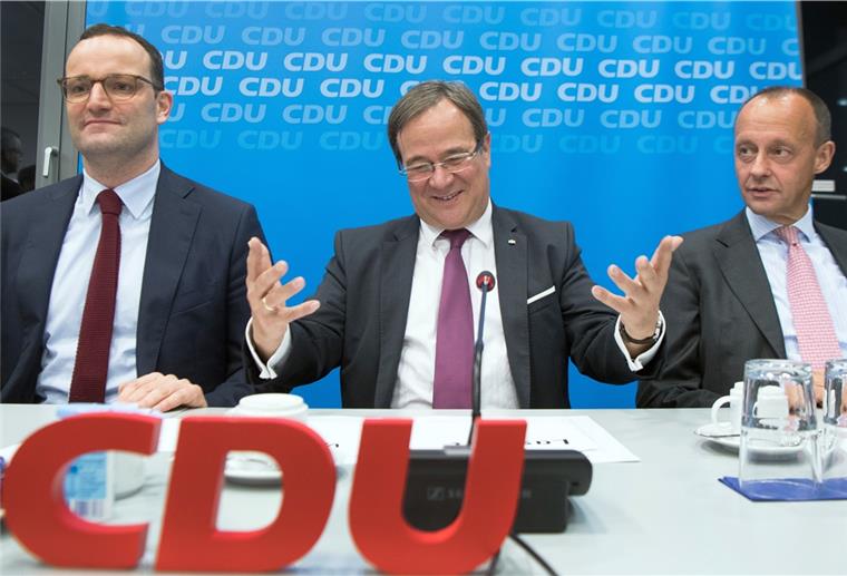 Friedrich Merz ist der Held der CDU in Rotenburg Sie werden als Kandidaten für die Nachfolge von Annegret Kramp-Karrenbauer gehandelt (von links): Armin Laschet und Friedrich Merz. Es fehlt Norbert Röttgen. Die Christdemokraten im Kreis Rotenburg haben sich mit 69,5 Prozent für Merz ausgesprochen.