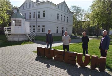 Sie wirkten am Dokumentarfilm mit (von links): Philip Heyelmann (Schnitt und Regie), Torsten Folge (Ton), Niels Prauser (Autor) und Timothy Saunders (Redaktion).