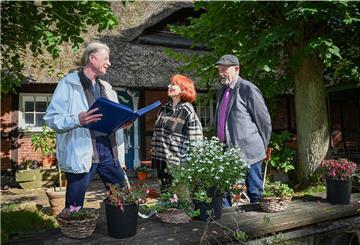 Sie wollen das Freilichtmuseum und den Bauernhausverein Lehe mit neuen Konzepten neu beleben (v.li.:) Uwe Schendel, Kerstin Münch-Ahlers und Jochen Ahlers.