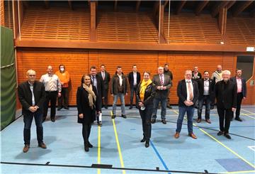 Sie wollen die Liberal-Konservativen Reformer bei den anstehenden Wahlen dieses Jahr nach vorne bringen (von links): Jens Krause, Karsten Hönicke, Fronke Gerken, Alina Brunen, Sascha Flegel (Generalsekretär) , Holger Wilzek, Heiko Adler, Horst Neben, Dana Guth (MdL, stv. Vorsitzende), Dr. Hans-Christian Schröder,(stv.. Vorsitzender), Markus A. Müller, Bernd Vogel ( Landesvorsitzender) ; Olaf Wulf, Jens Ahrends ( MdL), Wolfgang Mader, Dr. Hans-Hermann Schreier( stv. Vorsitzender), Frank Weyhers. Foto: privat
