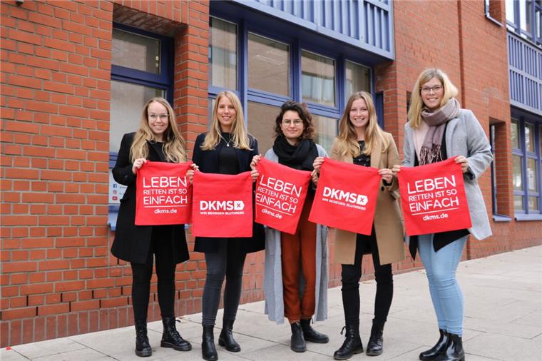 Sie wollen Menschen zu Lebensrettern machen:  (von links) Caroline Meyer, Lara Gillert, Camille Rau, Celina Peters und Jana Griepenstroh.  