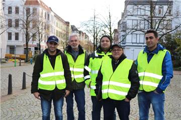 Sie wollen sich gerne weiter für Lehe einsetzen (von links): die fünf Umweltwächter Joan Hussein, Manfred Maaß, Mustafa Yilmaz, Menduh Sondac und Fanar Hamo.