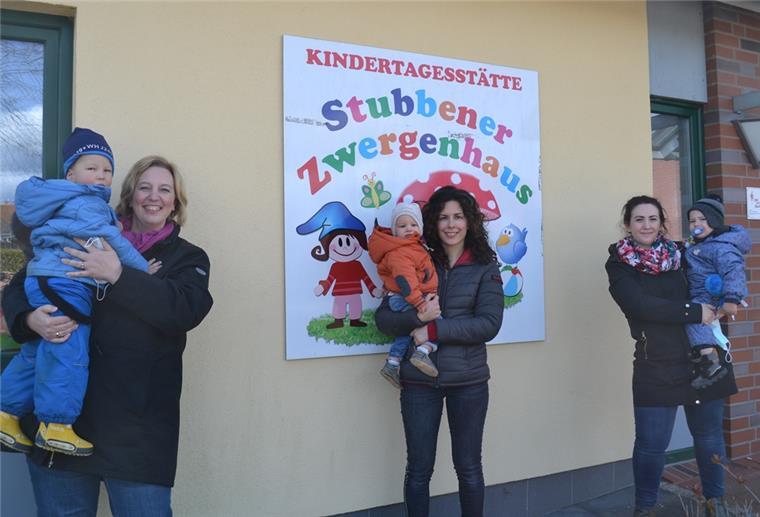Viele Projekte in Beverstedt sind auf dem Weg Sie wünschen sich, dass ihre Kleinen weiter in Stubben zur Kita gehen können und nicht nach Wellen ausweichen müssen (von links, Archivfoto): Kirsten Röhricht mit Theo (2), Valerie Päsch mit Matteo (1) und Helene Torn mit Valentin (2).