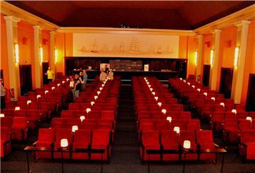 Sieht prächtig aus: der sanierte große Saal des Centraltheaters Brake.