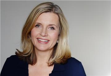 Silke Böschen hat unter anderem das Polit-Magazin „Kontraste“, die „Tagesthemen“ und die „Sportschau“ moderiert. Aufgewachsen ist sie in Beverstedt, ihr Volontariat hat sie in Bremerhaven gemacht.