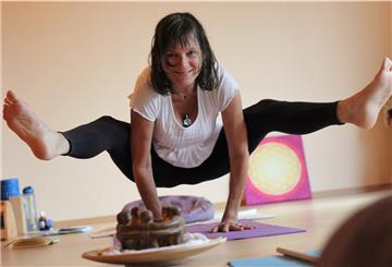 Silke Martens unterrichtet seit 30 Jahren Yoga. Jetzt bietet sie im Vereinsheim des TuS Tarmstedt Hatha-Yoga für Jugendliche und Erwachsene an.