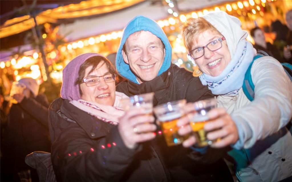 Silvester 2018/19 am Bremerhavener Deich und Neuen Hafen mit Havenwelten. Im Bil...