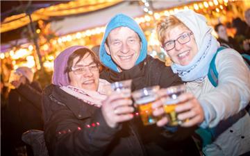 Silvester 2018/19 am Bremerhavener Deich und Neuen Hafen mit Havenwelten. Im Bil...