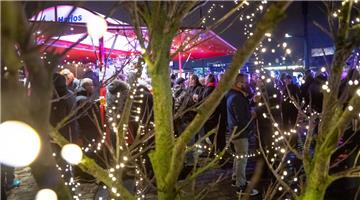 Silvester 2018/19 am Bremerhavener Deich und Neuen Hafen mit Havenwelten. Im Bil...