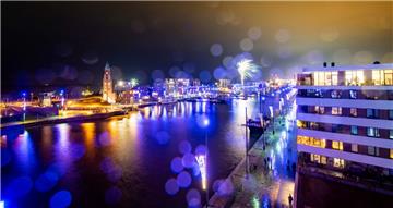 Silvester 2018/19 am Bremerhavener Deich und Neuen Hafen mit Havenwelten. Im Bil...