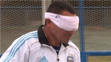 Silvio Velo möchte die argentinische Blindenfußball-Nationalmannschaft bei den Paralympischen Spielen in Rio zu Gold schießen. Das Zeug dazu hat er. Sein Spitzname: "Der blinde Lionel Messi".