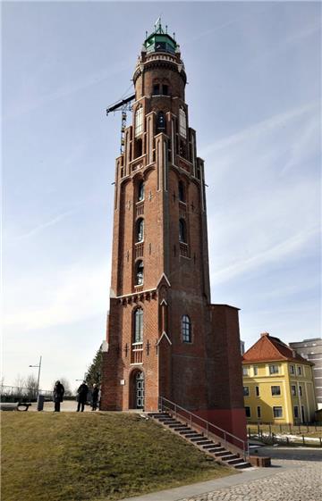 Simon-Loschen-Leuchtturm, Bremerhaven -   Er ist eine stolze Erscheinung - der l...