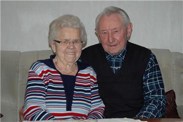 Sind heute auf den Tag genau 65 Jahre miteinander verheiratet: Christa und Erich Grams aus Weertzen.