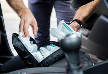Verbandskasten im Auto