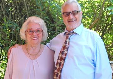 Sind seit 60 Jahren glücklich miteinander verheiratet: Helma und Heinrich Kok aus Sittensen. In einem Tanzcafé im Wilhelmshavener Stadtteil Rüstersiel lernten sie sich einst kennen.
