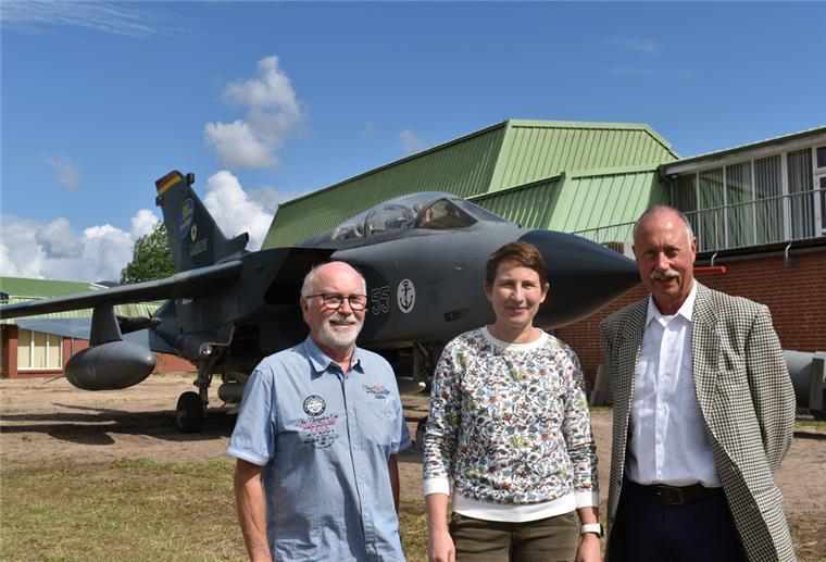 Sind stolz auf die Entwicklung des Aeronauticums: Bernhard Jährling (links), Dr. Anja Dörfer und Berend Burwitz.