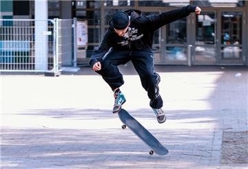 Skater beim Jump
