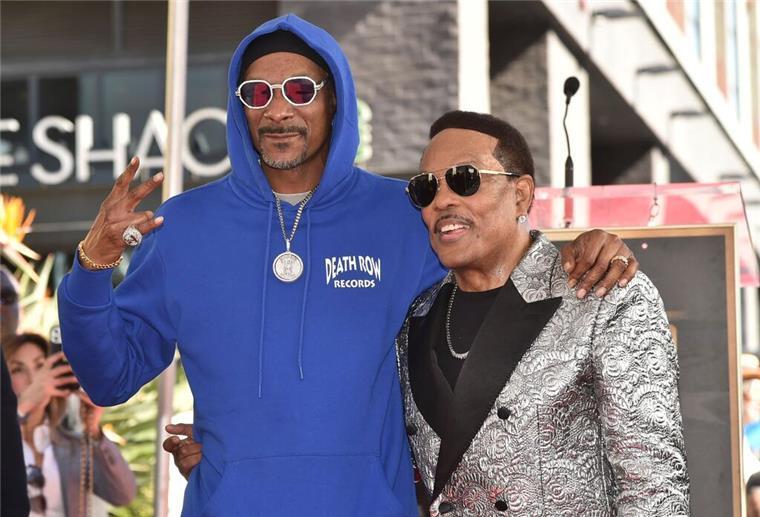 Snoop Dogg (l) und Charlie Wilson arbeiteten unter anderem für Hits wie „Signs“ mit Justin Timberlake und „Beautiful“ mit Pharrell Williams zusammen.