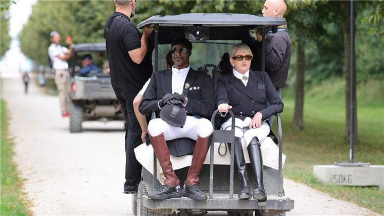 US-Rapper Snoop Dogg als Olympia-Edelfan auch beim Reiten Snoop Dogg war nach seinem Kurz-Auftritt beim Pferdesport in Versaille schnell wieder weg.
