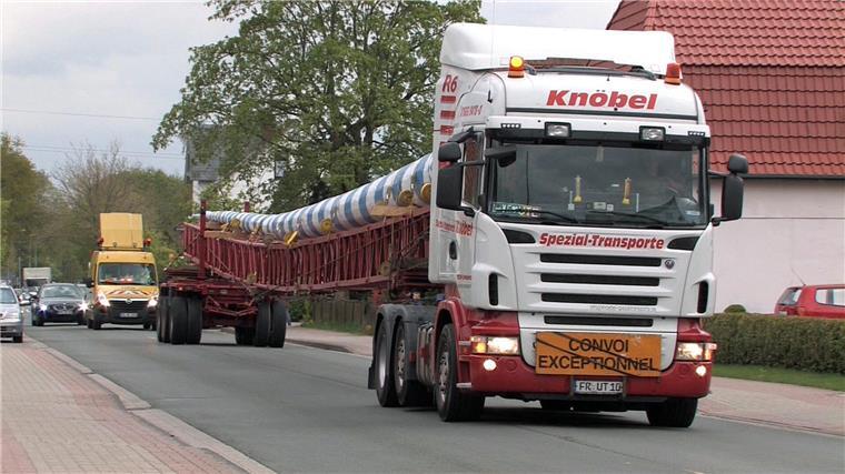So ähnlich wird es auch am Mittwoch kommender Woche wieder auf der Butjadinger Straße in Abbehausen aussehen. Ein neuer Maibaum kommt.