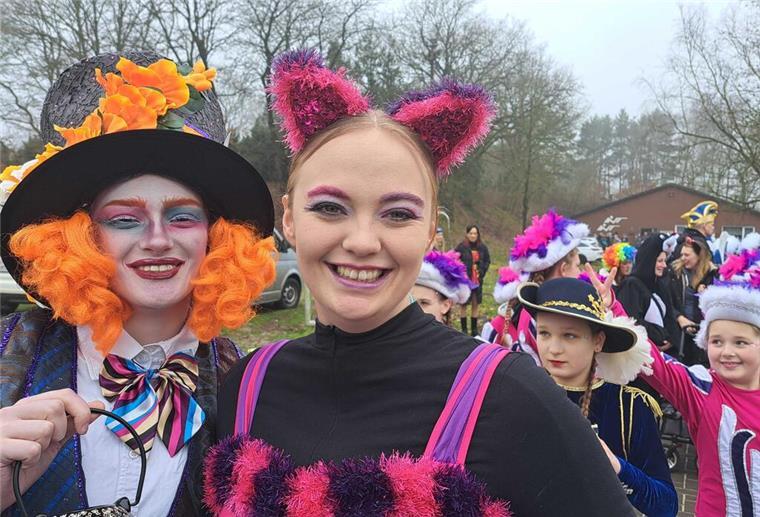 So ein Hut geht immer beim Karneval in Wehdel - die Grinsekatze ist auch nicht übel