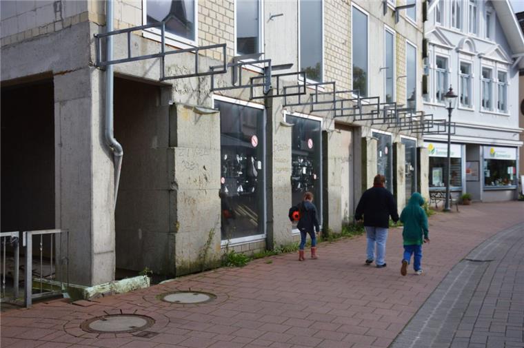 So kennen Beerster und Besucher die Mattenburger Straße seit vielen Jahren: Nichts tut sich, der Rohbau verfällt.