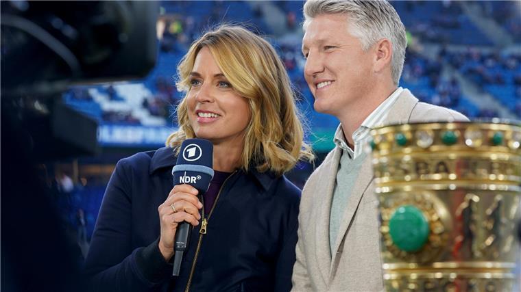 So kennt man Wellmer: Die 43-Jährige, hier mit Ex-Fußballer Bastian Schweinsteiger, ist als Sportmoderatorin im Ersten tätig, wird aber voraussichtlich zu den „Tagesthemen“ wechseln.