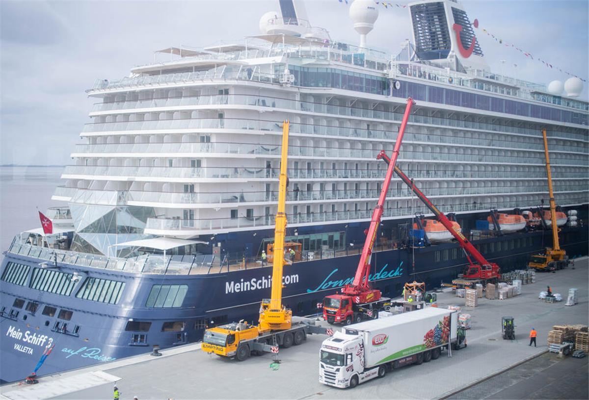 So nah kommt man Kreuzlinern wie „Mein Schiff 3“ in Bremerhaven.