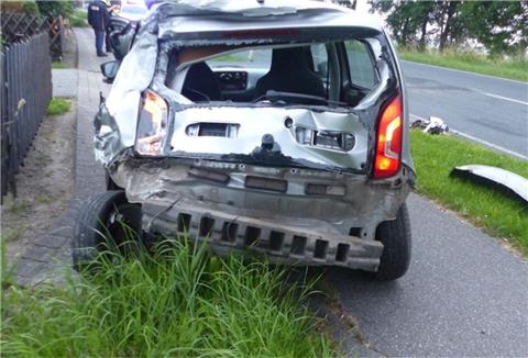 So sah das Heck des Kleinwagens nach dem Unfall aus. 