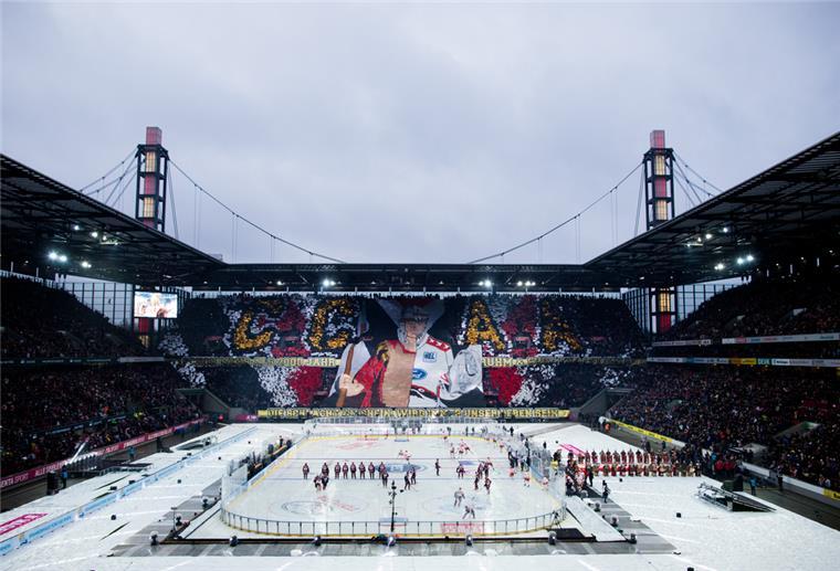 Sonderzug zum Freiluftspiel - Fischtown Pinguins Kölner Fußballstadion 2019