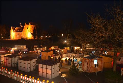 So sah der Weihnachtsmarkt in Beers 2019 aus: Eine bunte Budenstadt hinterm Rathaus wird es zumindest in diesem Jahr nicht geben.