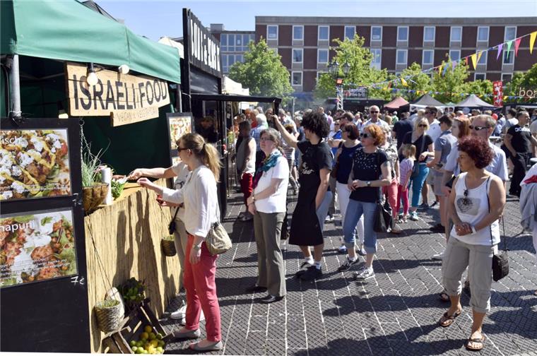 Das Streetfood-Festival startet beim Seestadtfest Bremerhaven So sah es 2017 beim Streetfood-Festival auf dem Theodor-Heuss-Platz aus.