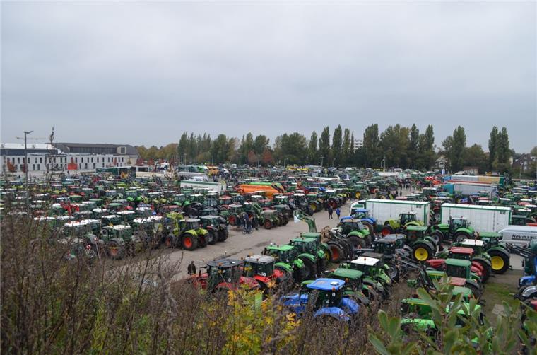 So sah es vor drei Wochen beim Bauernprotest in Oldenburg aus. In Hamburg werden am Donnerstag 10.000 Landwirte und 5000 Trecker erwartet.