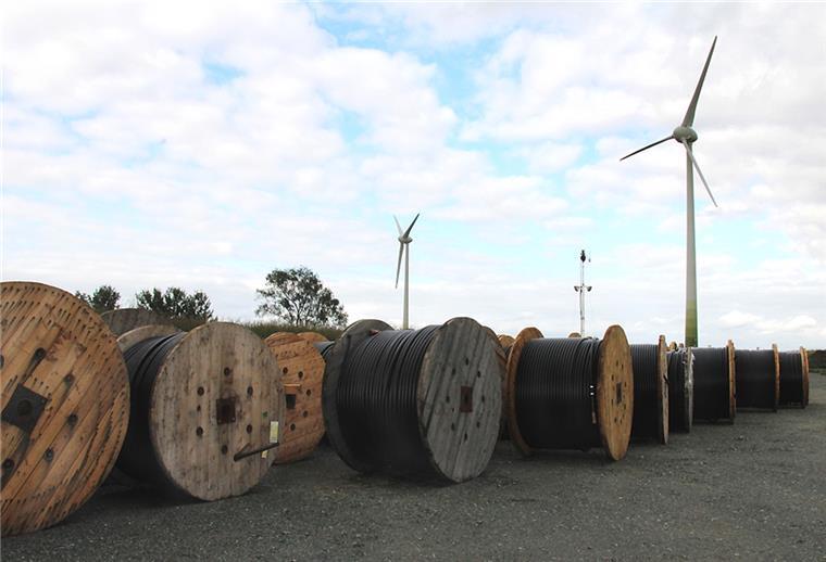 Rotenburg bekommt acht 244 Meter hohe Windräder Kabel für den Stromtransport liegen vor zwei Windrädern