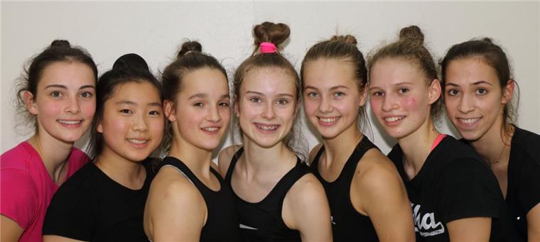 Sportgymnastik: Bremerhavenerinnen qualifizieren sich für die Bundesliga So sehen Sieger aus: Zum erfolgreichen Team der Rhythmischen Sportgymnastik von Bremen 1860 gehören Jule Scheffer (Bremen 1860, von links), Haruka Kodama (TV Eiche Horn), Sandy Kruse (Bremen 1860), Jo-Emma Reppenhagen, Emilia Teljukina (beide OSC Bremerhaven), Lillie Schupp (Blumenthaler TV) und Julia Stavickaja (Bremen 1860, Olympiateilnehmerin 2016).