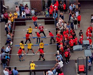 So sieht das Human Table Kicker Turnier aus 60 Metern Höhe aus. Foto: Stehn