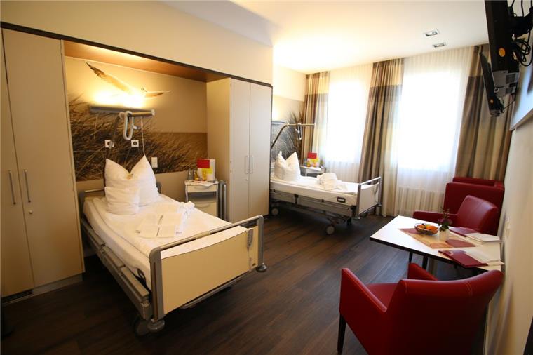 So sieht das Zweibettzimmer auf der Privatstation aus. Außerdem gibt es drei Einzelzimmer. 