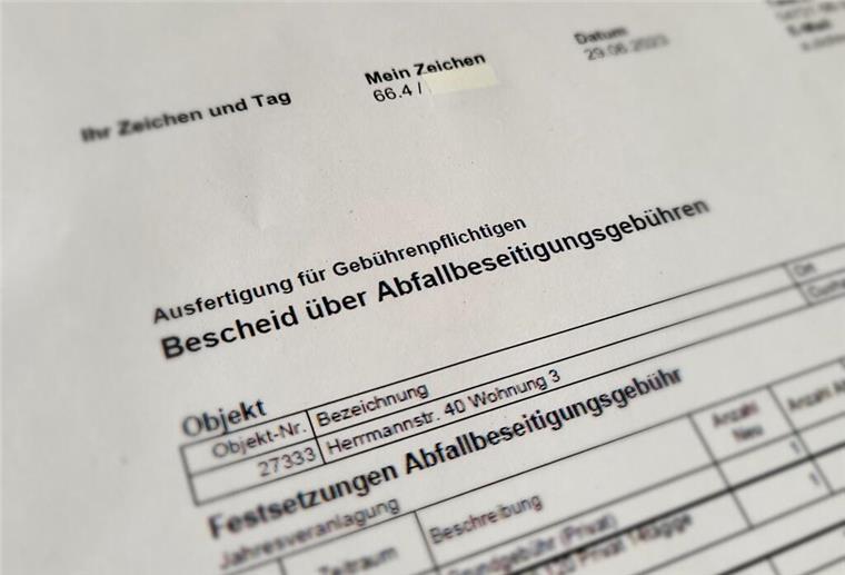Ab 2024 zieht der Kreis Cuxhaven die Abfallgebühren ein Symbolbild Bescheid
