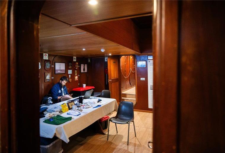 So sehen die beeindruckendsten Schiffe der Maritimen Tage unter Deck aus So sieht der Besprechungsraum der Crew auf der „Pascual Flores“ aus.
