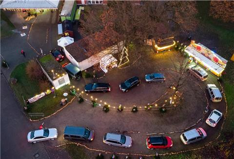 So sieht der Drive-In-Weihnachtsmarkt vom Anders Hotel in Walsrode aus.